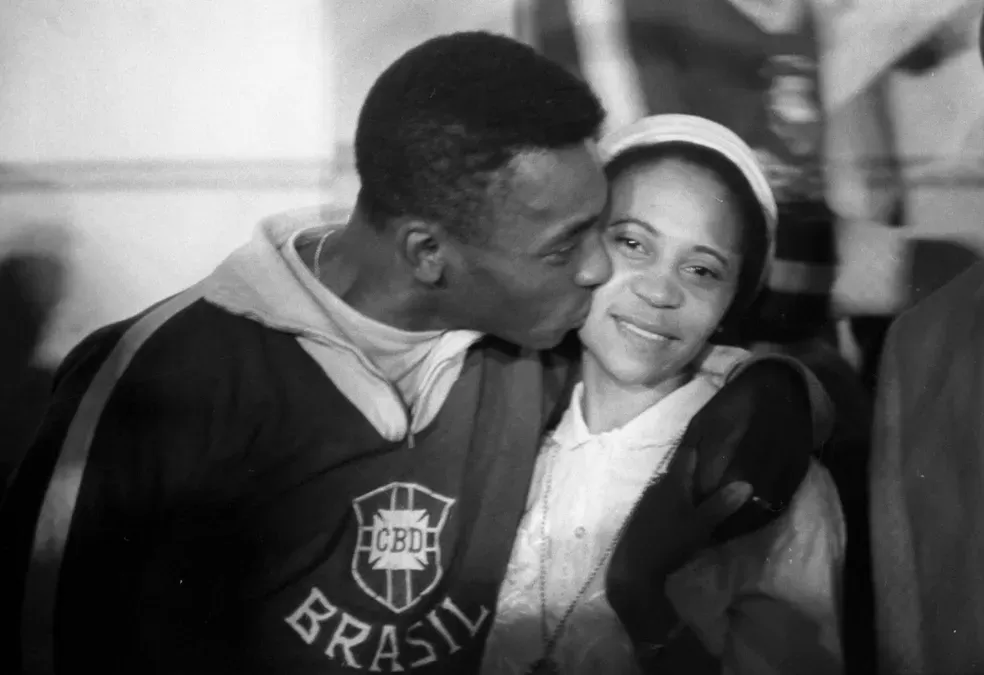 Pelé: Quem é Dona Celeste, mãe do rei do futebol, que completou 100 anos de vida