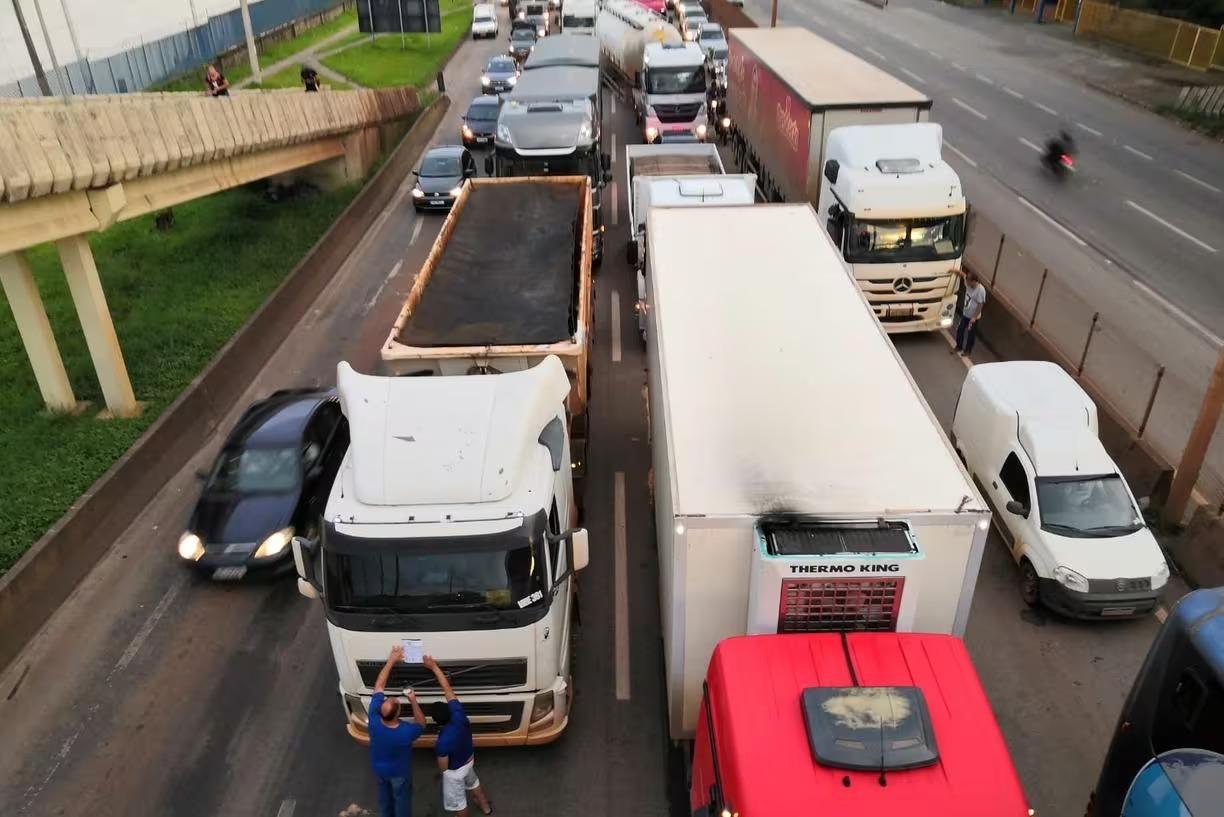 BR-381 teve dia de trânsito caótico em Betim