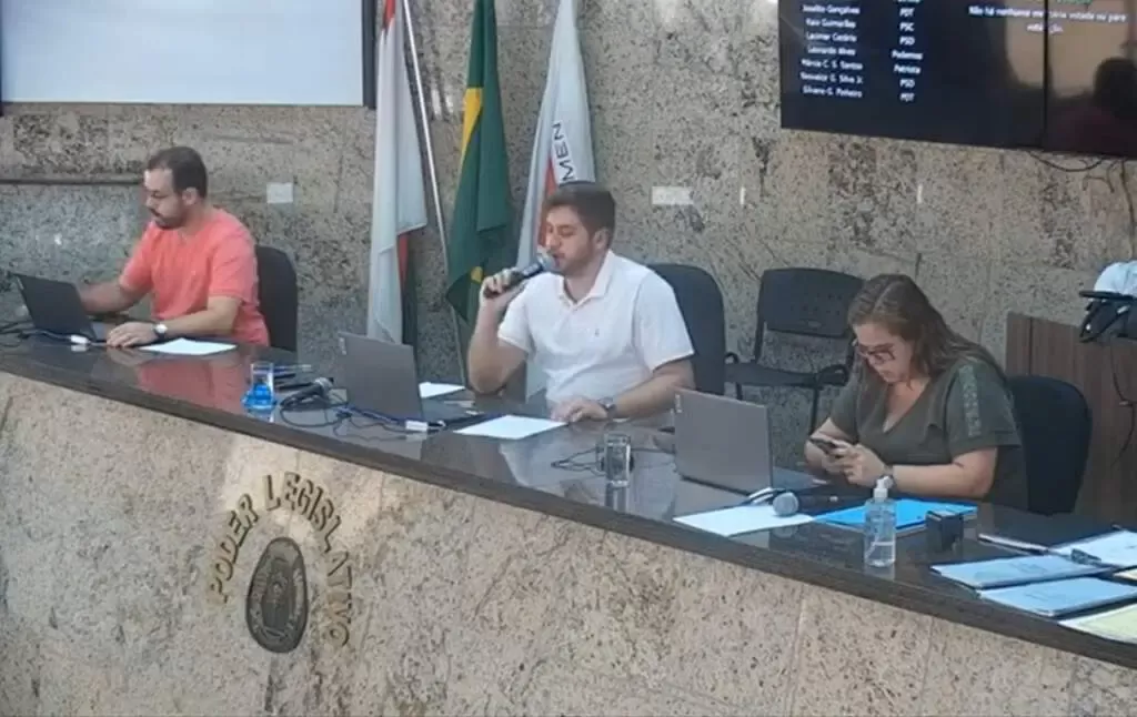 Em Itaúna, debate para reajuste de salario é adiado após reunião de curta duração