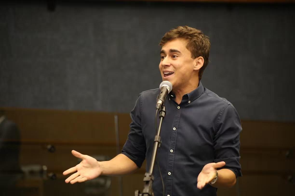 Moraes recua, manda plataformas reativarem contas de Nikolas Ferreira e impõe multa em caso de 'fake news'