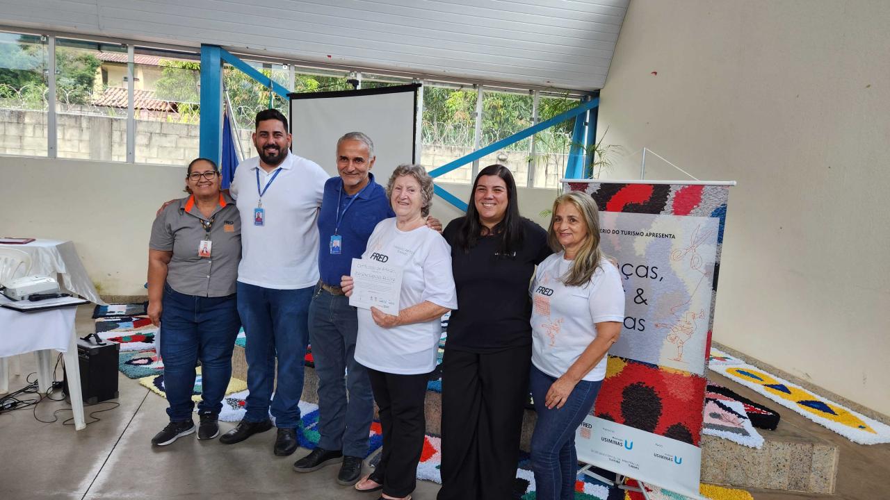 ALUNOS DO CURSO DE TAPEÇARIA TRAMA SEM NÓ SE FORMAM EM IGARAPÉ