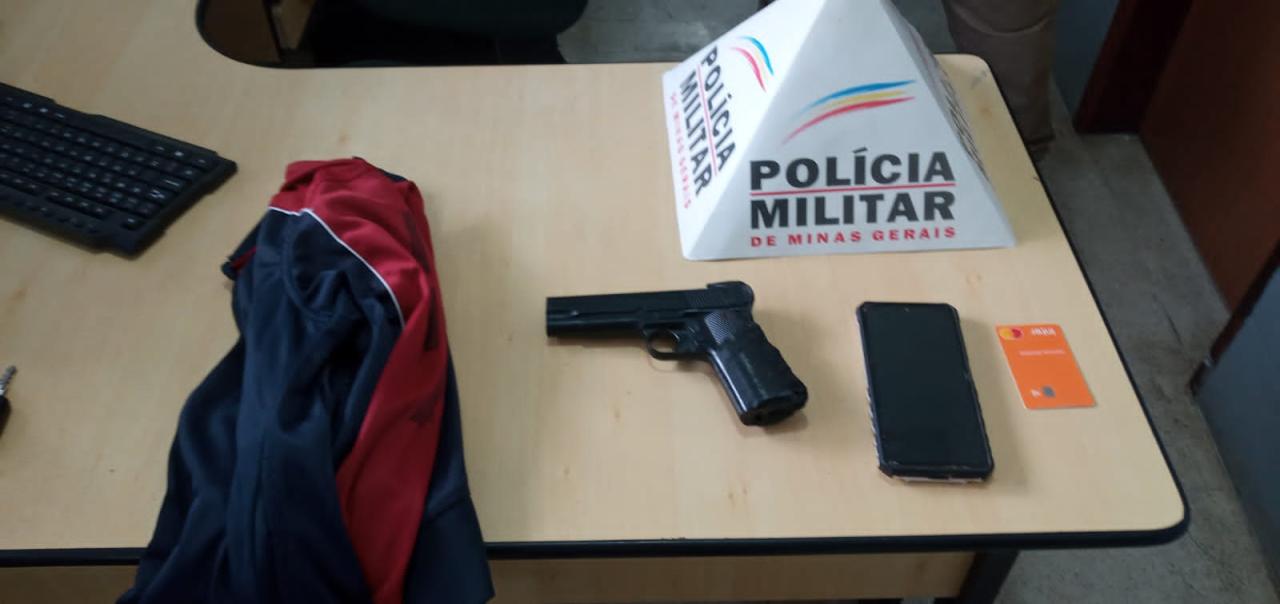 Apreensão de simulacro de Arma de fogo