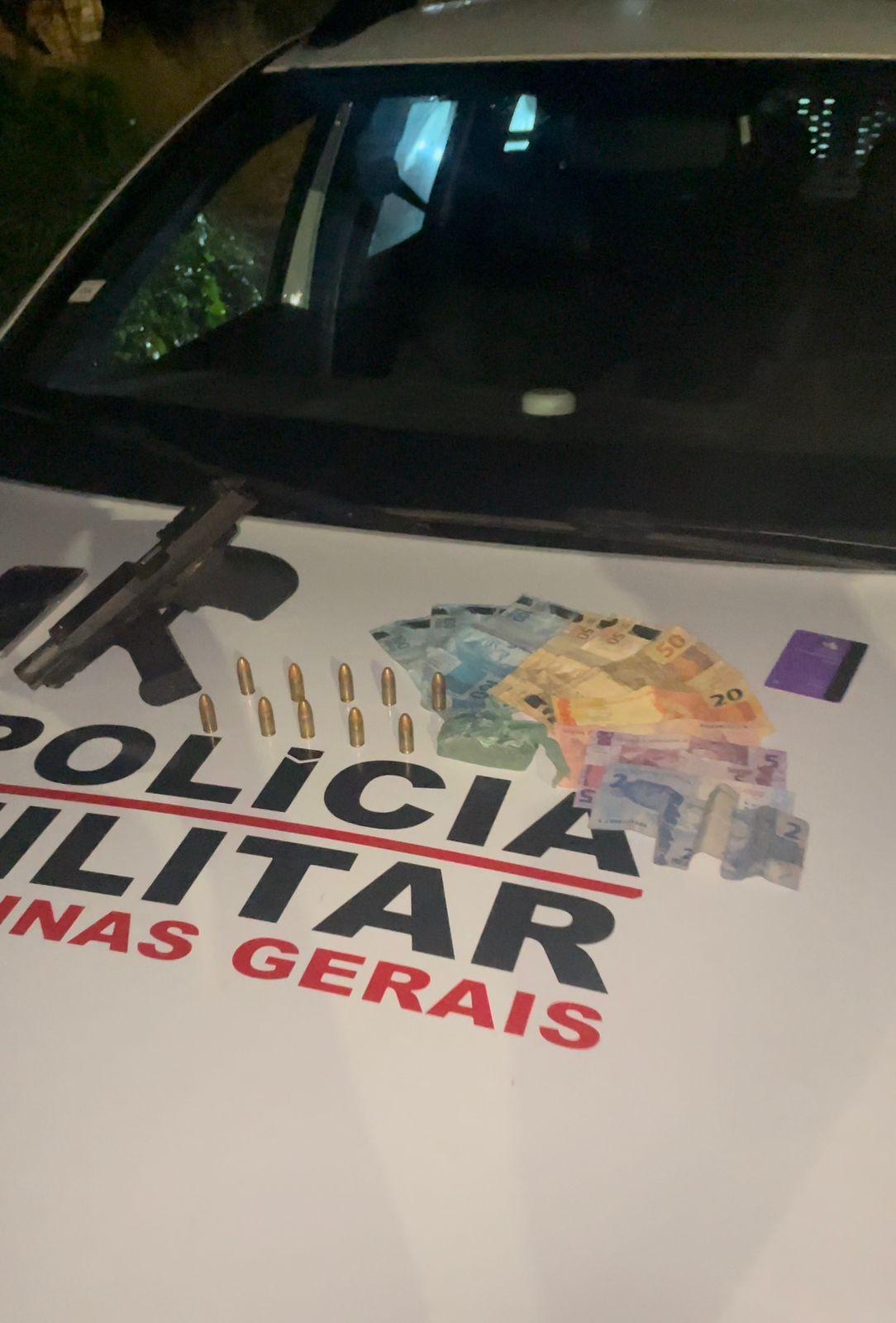 Passageiro de Uber é apreendido com pistola 9mm e maconha em Mateus Leme