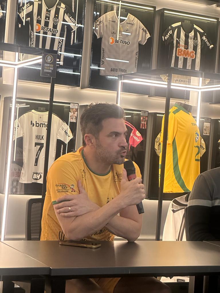 Falcão brilha em jogo festivo em Itaúna