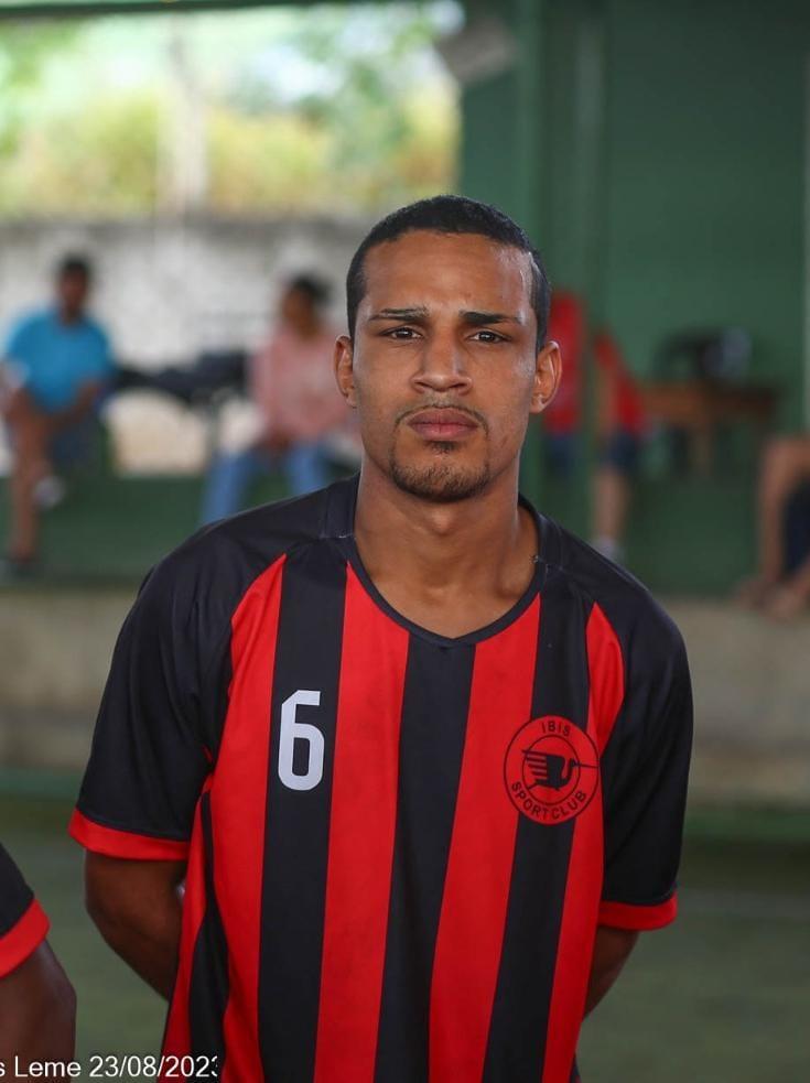 Jogador do Ibis vira celebridade no Campeonato Society da Sumiriko ensinando o 'futebol feliz'