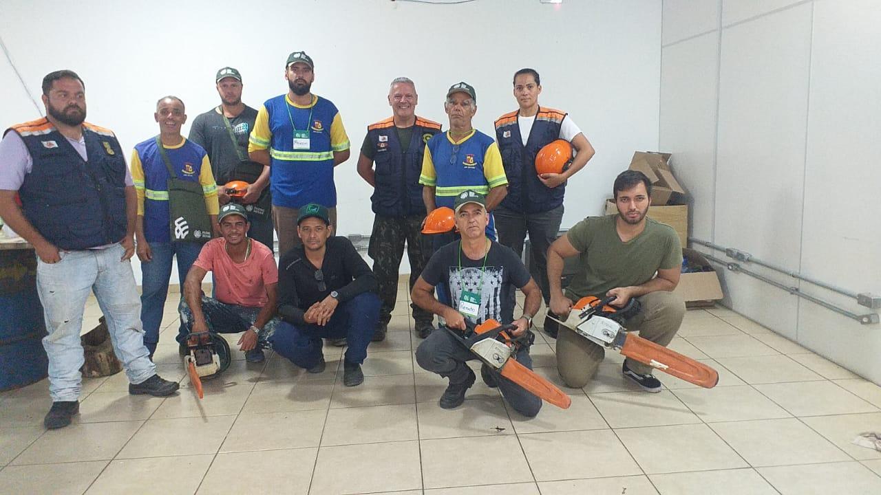 Defesa Civil e obras participam de treinamento de operação e manutenção de motosserra