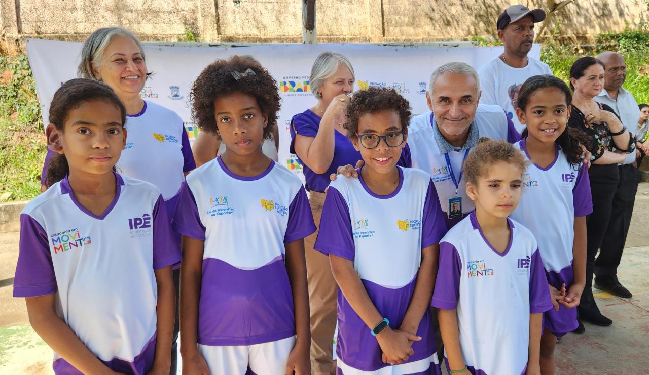 Alunos da rede municipal de Igarapé receberam kit esportivo