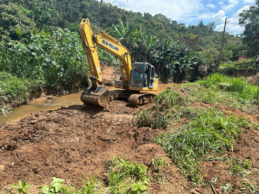 Desassoreamento do Ribeirão Mateus Leme