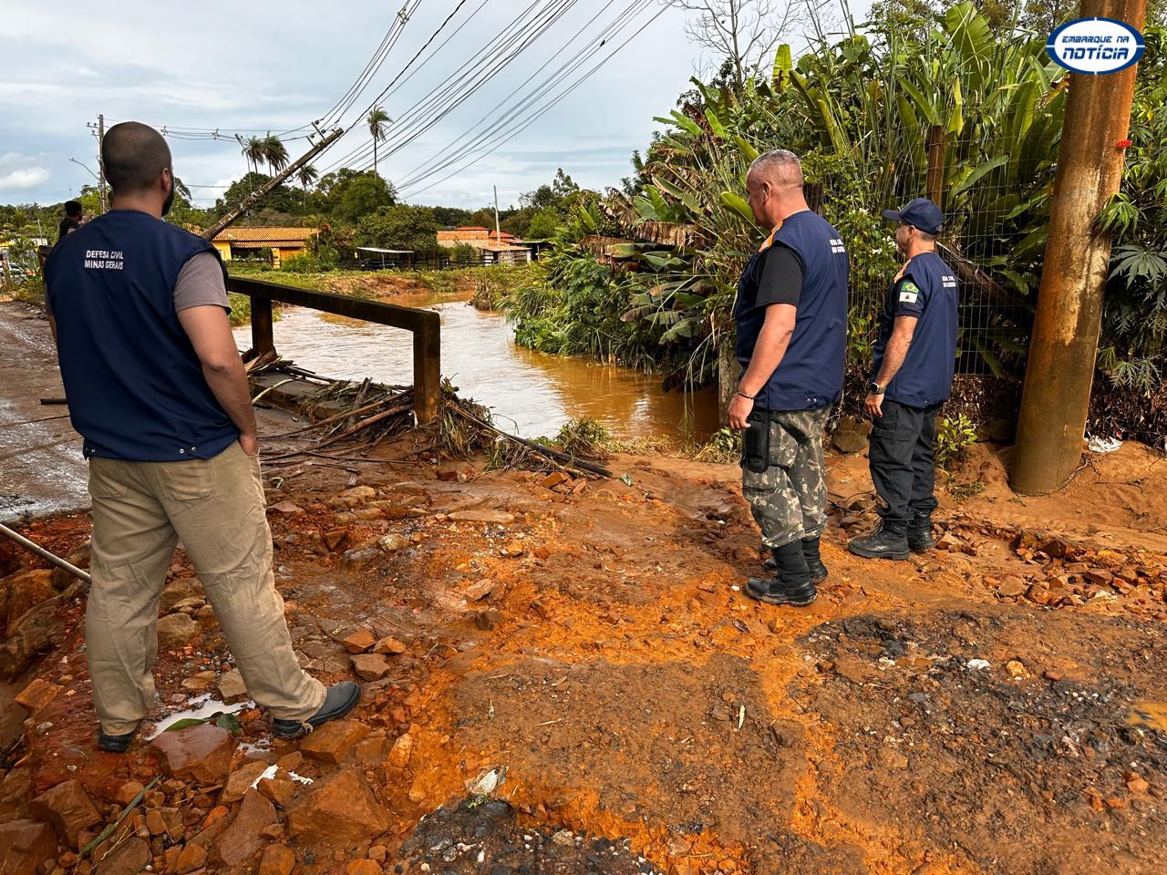 Chuva forte ultrapassar média de março e causa estragos em Mateus Leme 