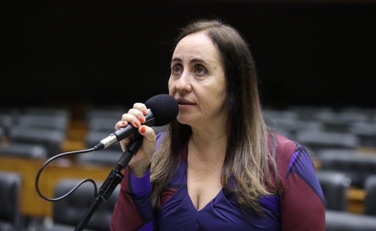 Projeto adia para 2026 publicação de relatórios de igualdade salarial por empresas