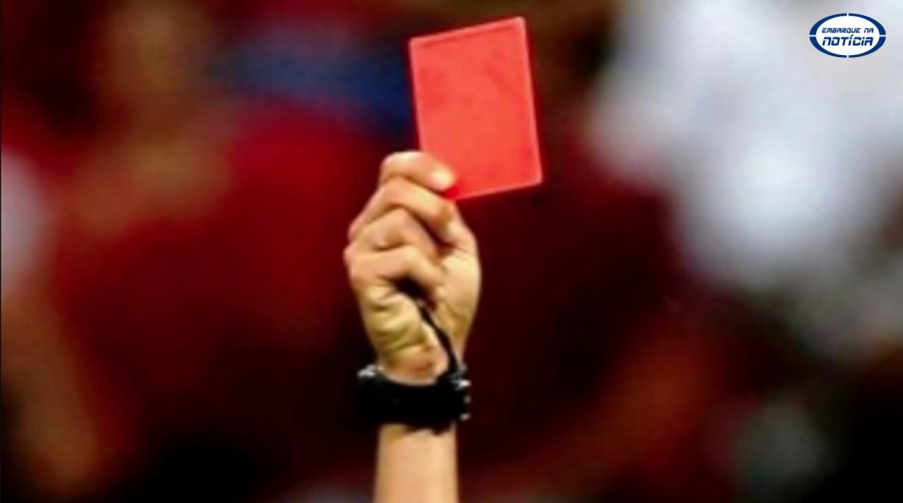 Juiz de futebol é agredido em partida de futebol