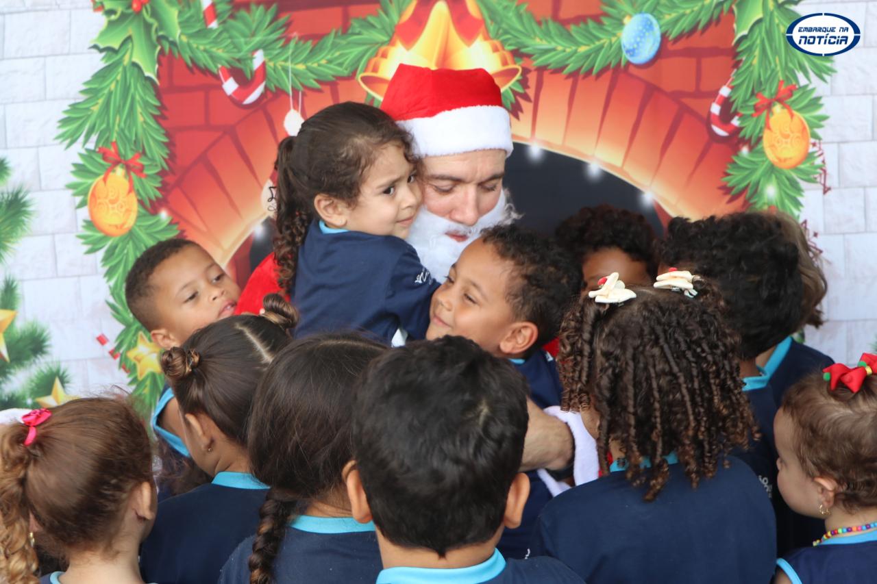 Natal Solidário: Voluntários da Mineração Morro do Ipê distribuem mais de 450 presentes em escolas e lar de idosos na região de Igarapé