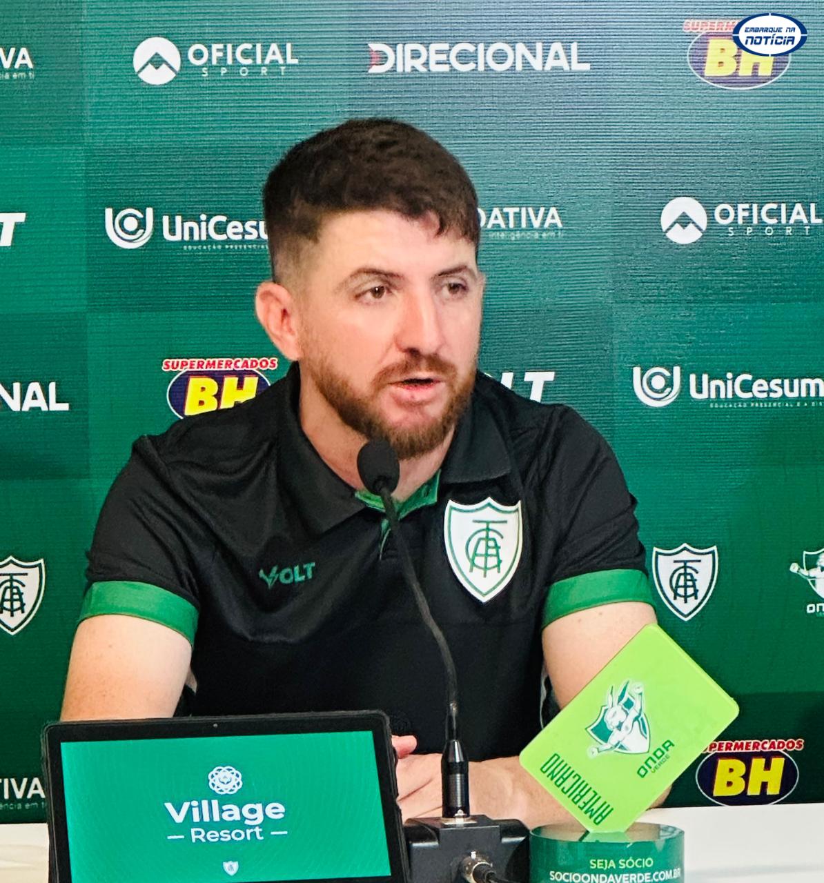 Técnico William Batista é apresentado pelo América no CT Lanna Drumond e inicia desafio de reestruturação