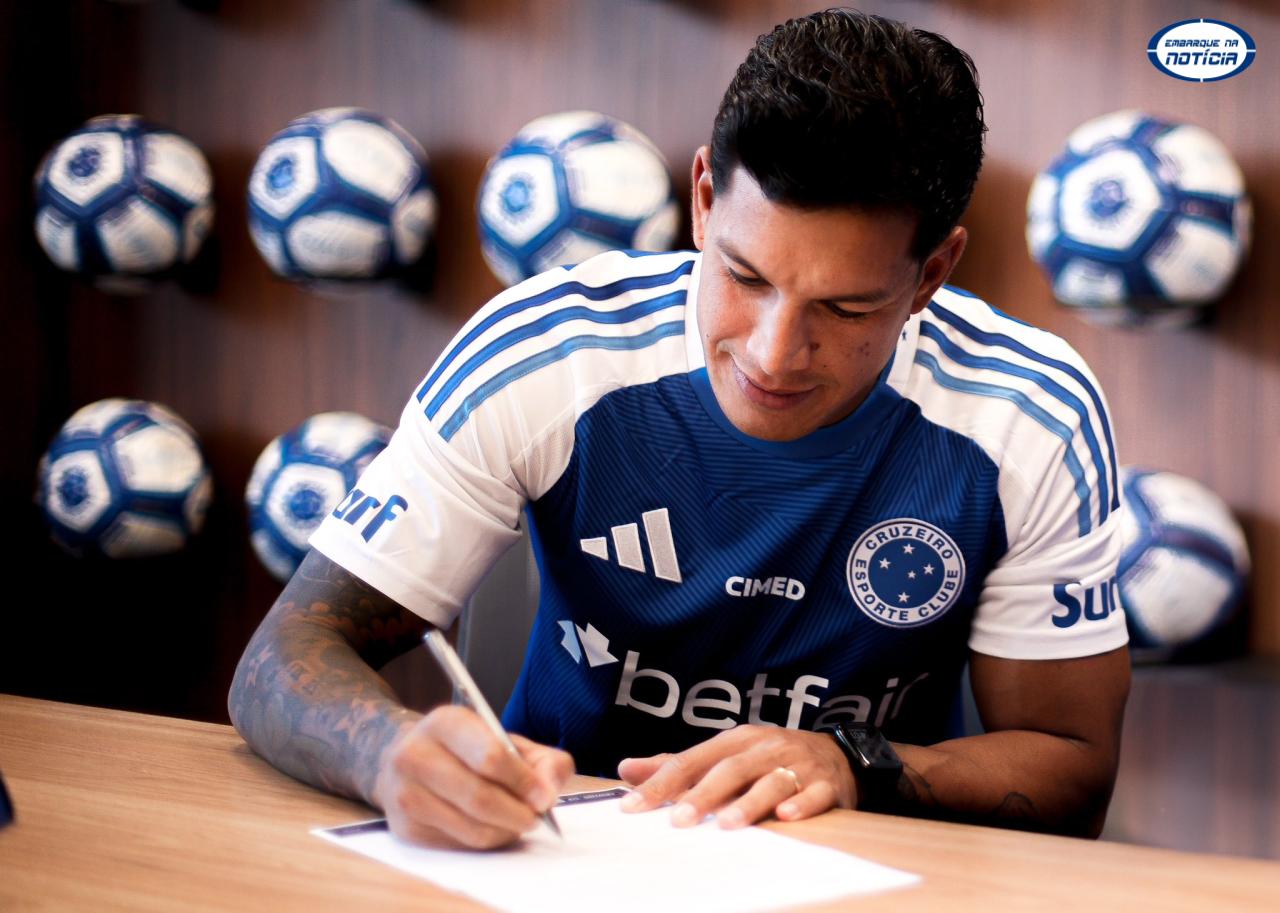 Lucas Romero renova com o Cruzeiro até 2027