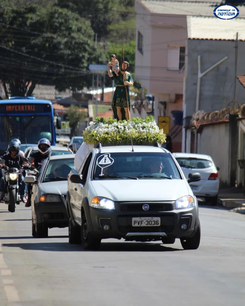 Comunidade de Mateus Leme celebra dia de São Cristóvão com missa e carreata