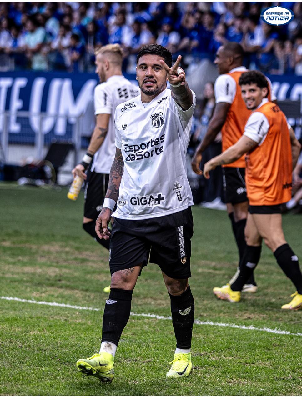Cruzeiro sai na frente, mas leva virada do Ceará no Mineirão lotado