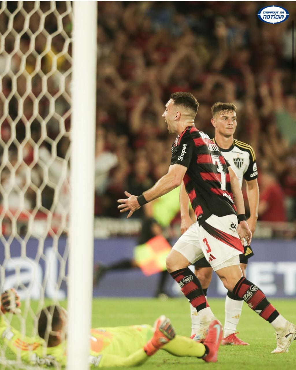 Flamengo vence Atlético-MG e retorna à liderança do Brasileirão