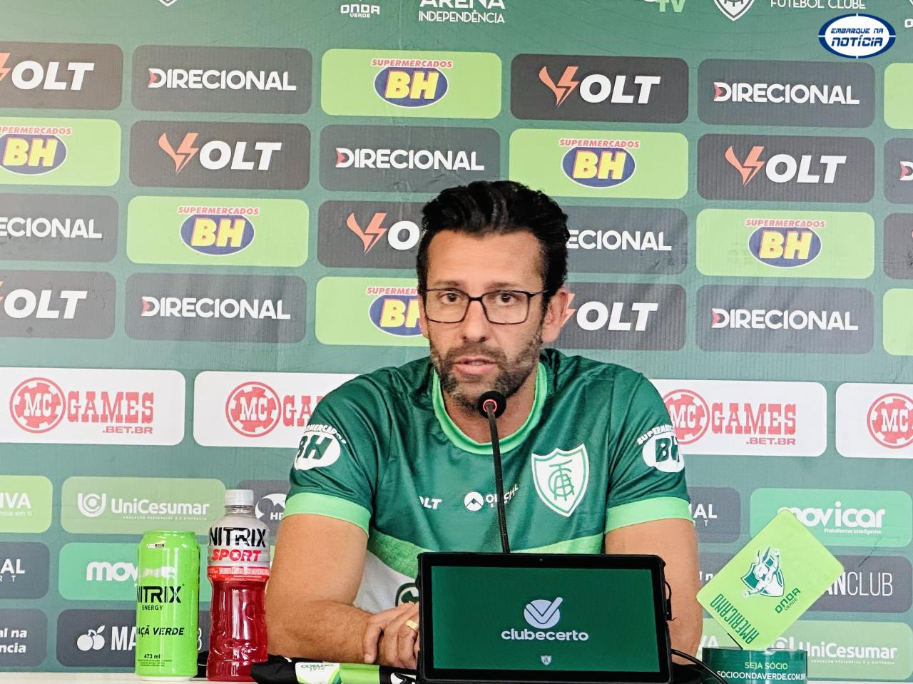 Valentim é apresentado no América e fala em recomeço na Série B
