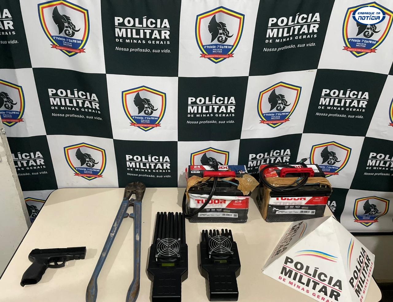 Polícia Militar recupera caminhão roubado com 9 toneladas de alimentos em Mateus Leme