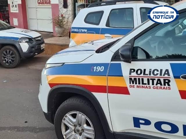 PM de Betim apreende drogas e conduz suspeito no bairro Vila das Flores