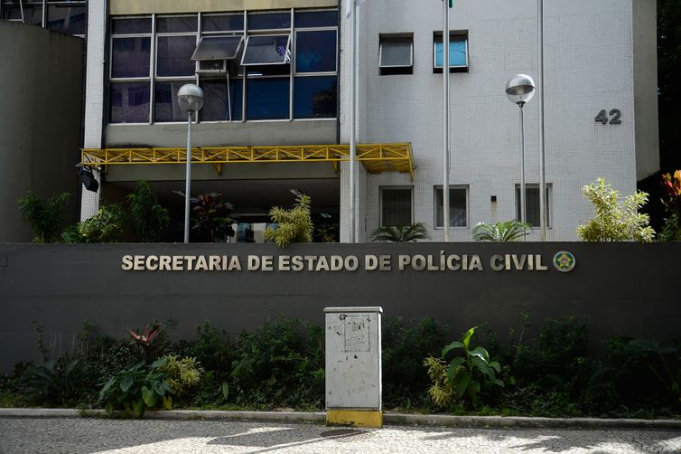 Ação na Baixada Fluminense contra facção prende vereador em flagrante