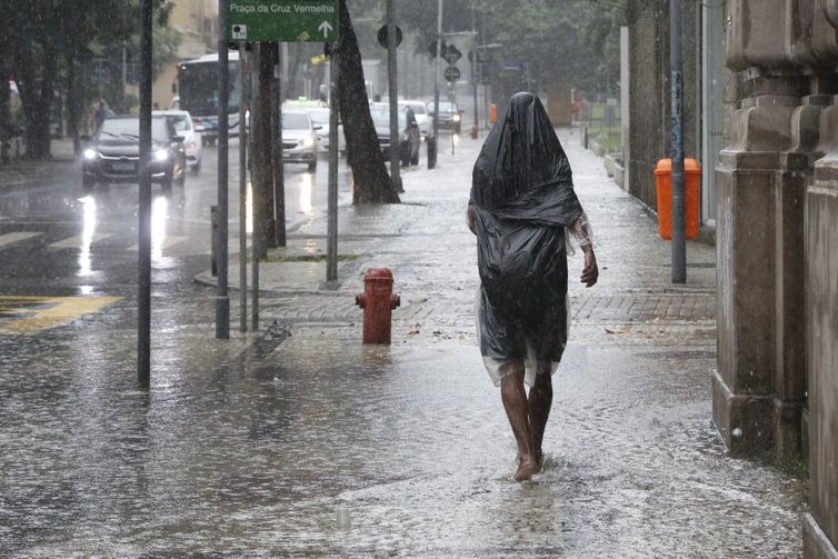 Defesa Civil alerta população para tempestade no Sul e Centro-Oeste