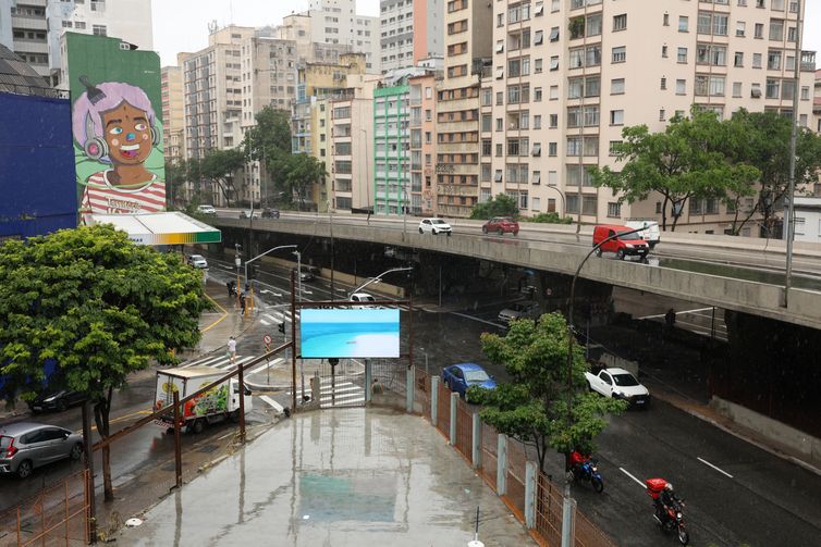 Estado de SP deve ter chuva e ventos intensos até a próxima terça