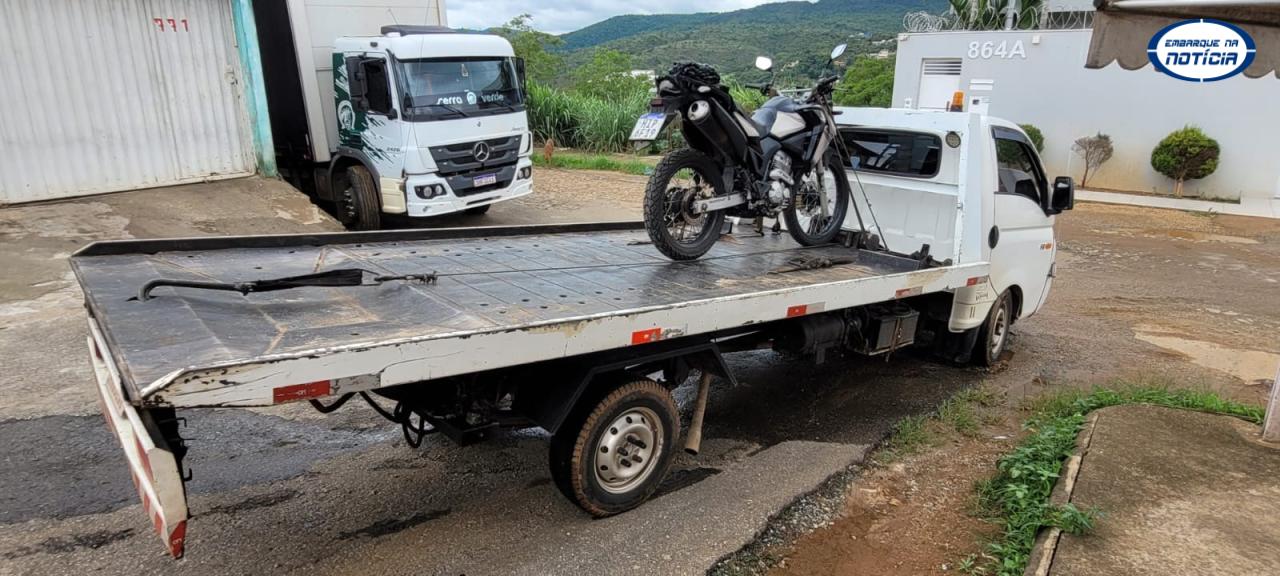 Polícia Militar apreende motocicleta com sinais de clonagem em Mateus Leme