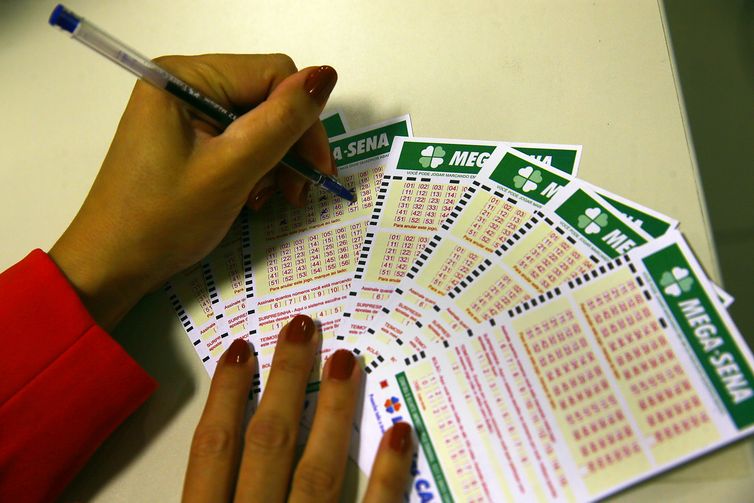 Prêmio de R$ 44 milhões da Mega-Sena será sorteado neste sábado