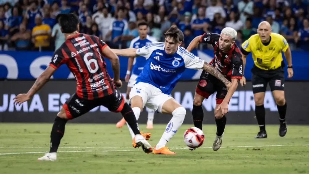 Cruzeiro vence Pouso Alegre fora de casa e abre vantagem na semifinal do Mineiro