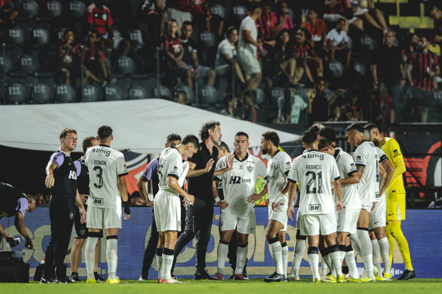 Atlético é derrotado pelo Vitória e liga alerta no Campeonato Brasileiro