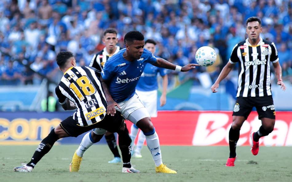 Cruzeiro empata com o Santos e segue na lanterna do Brasileirão