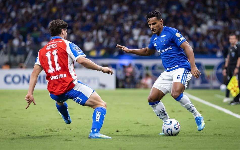Cruzeiro sofre gol no fim e é derrotado pela Universidad Católica no Mineirão pela Libertadores