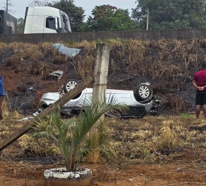 Criança morre e pessoa fica gravemente ferida em acidente na BR-381, em Itatiaiuçu