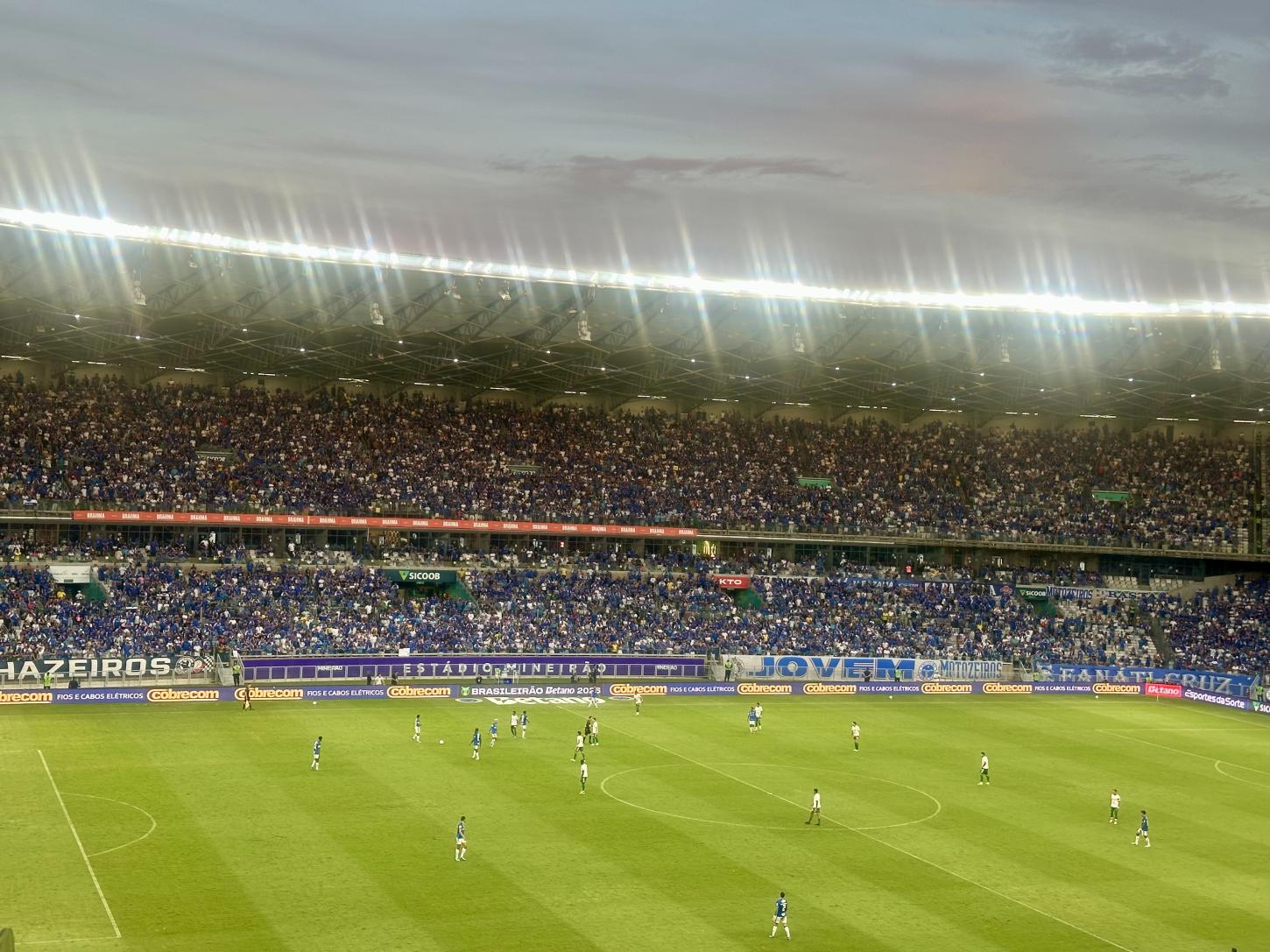 Cruzeiro vence a Chapecoense e sobe na tabela do Brasileirão