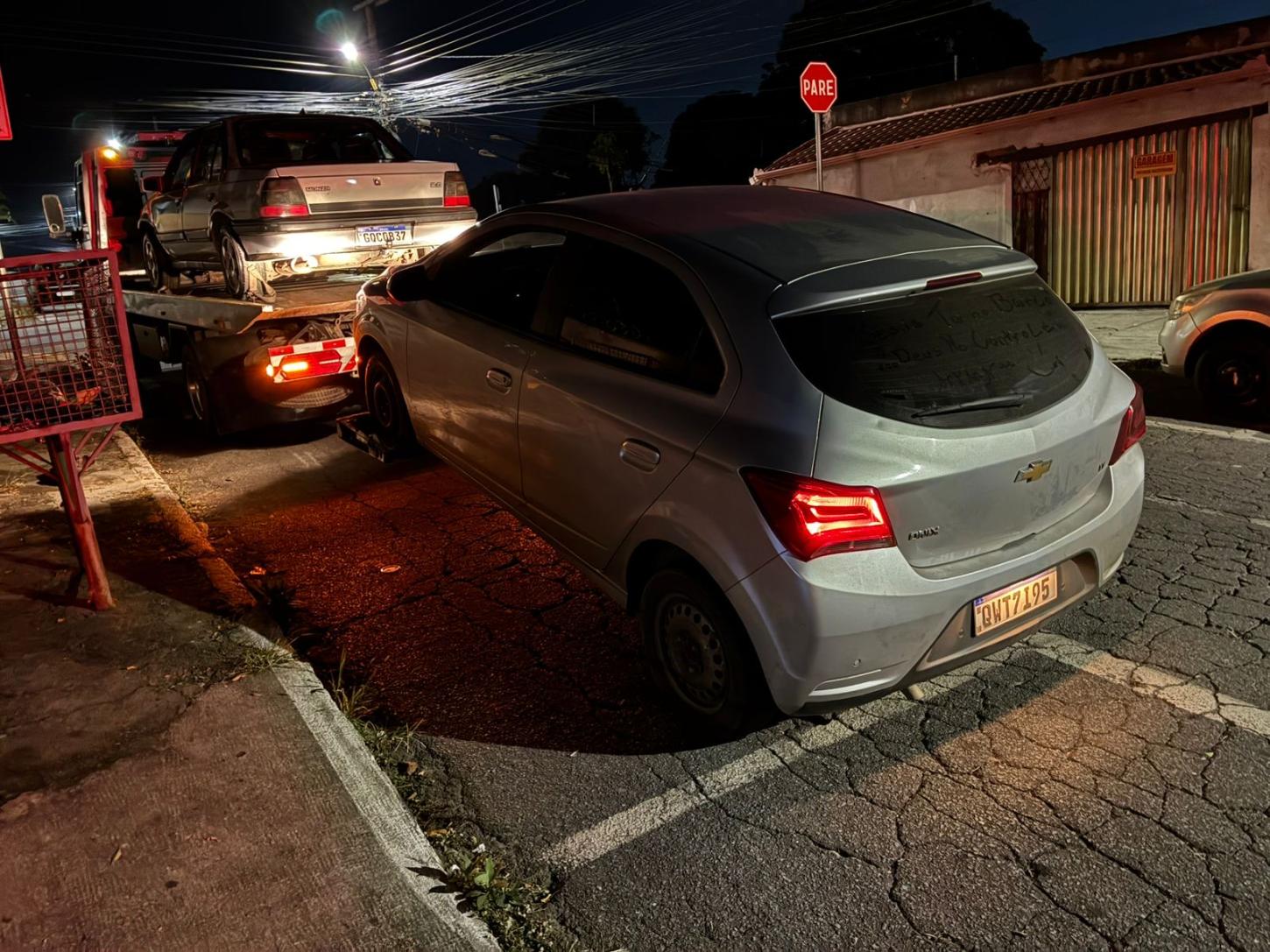 Mulher é presa com veículo clonado e carro furtado é recuperado em Betim
