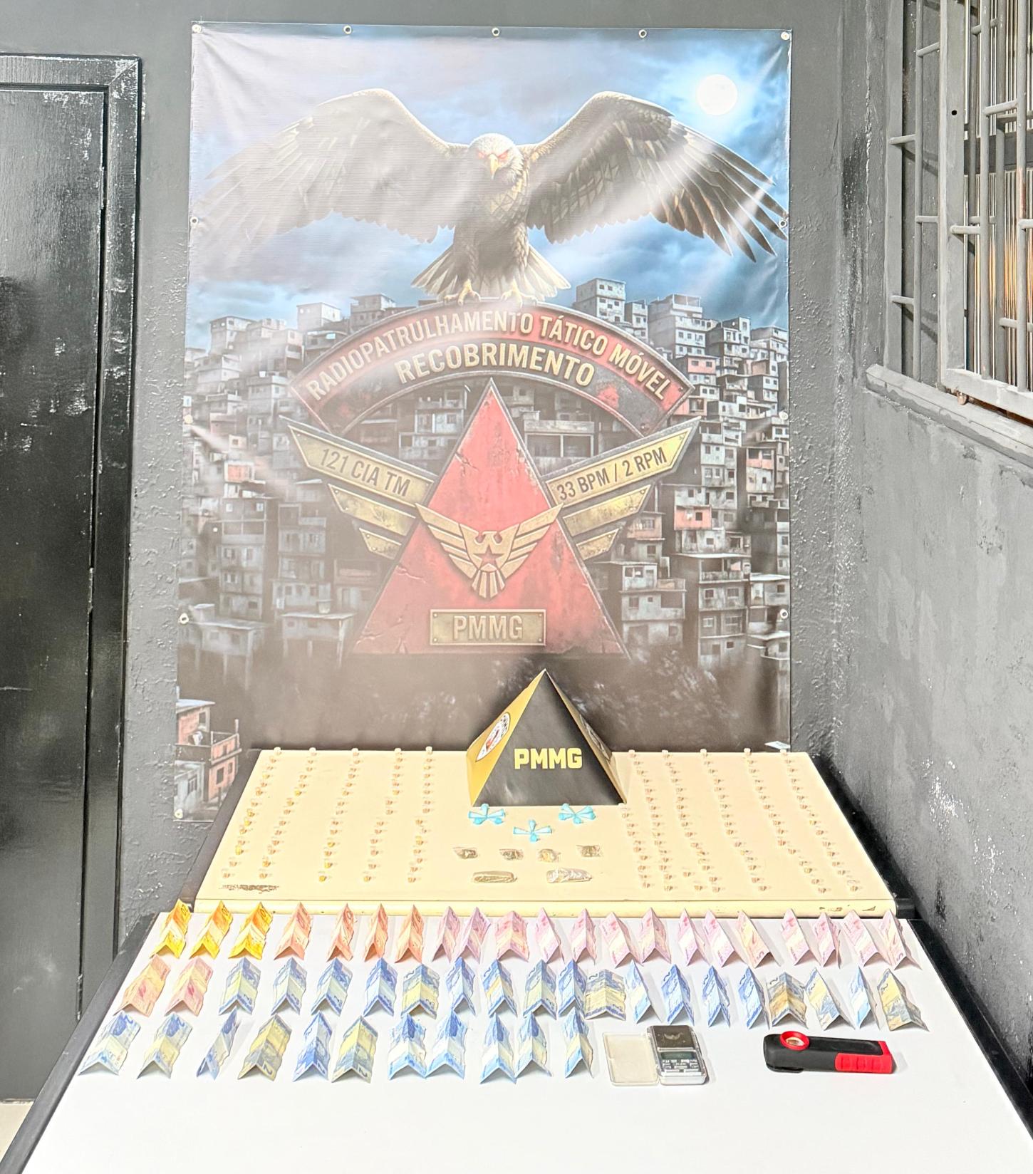 POLÍCIA MILITAR PRENDE SUSPEITO POR TRÁFICO DE DROGAS APÓS PERSEGUIÇÃO EM BETIM