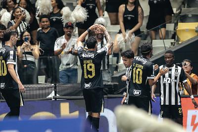GALO VENCE O VITÓRIA COM RESERVAS E CHEGA EMBALADO PARA DECISÃO CONTRA O CRUZEIRO