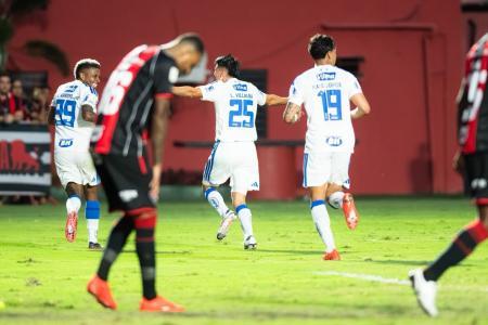 Cruzeiro vence o Vitória de virada e chega aos 45 pontos no Brasileirão