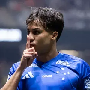 CRUZEIRO VENCE O ATLÉTICO NO CLÁSSICO E GARANTE MAIS TRÊS PONTOS NO BRASILEIRÃO