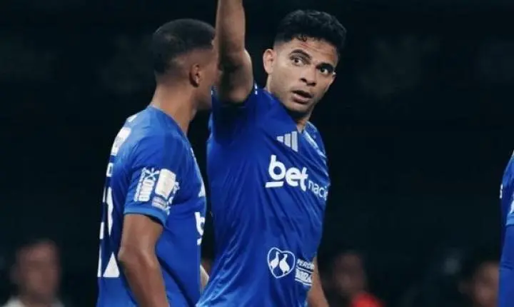 Cruzeiro vence o Corinthians e segue firme na briga pelo G4