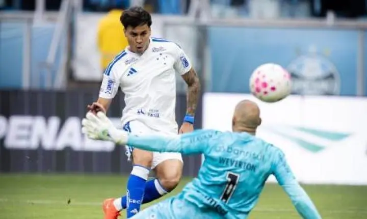 Cruzeiro vence o Grêmio de virada por 4 a 2 e entra no G4 do Brasileirão