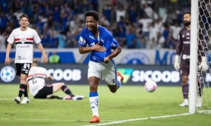 Cruzeiro vence o São Paulo por 2 a 0 e entra no G4 do Brasileirão