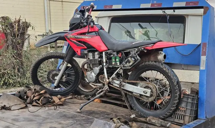 MOTOCICLETA ADULTERADA É APREENDIDA E JOVEM É PRESO POR RECEPTAÇÃO EM MATEUS LEME