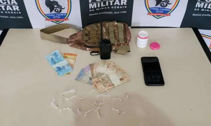 Polícia Militar apreende dois suspeitos por tráfico de drogas no bairro Santa Cruz, em Mateus Leme